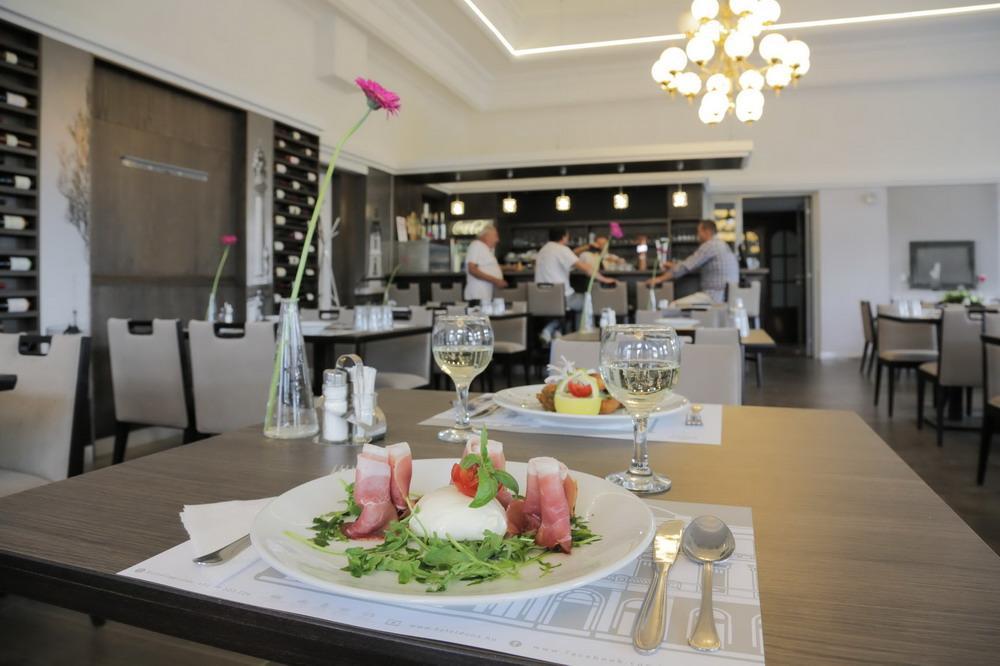 Duna Wellness Hotel 包姚 外观 照片