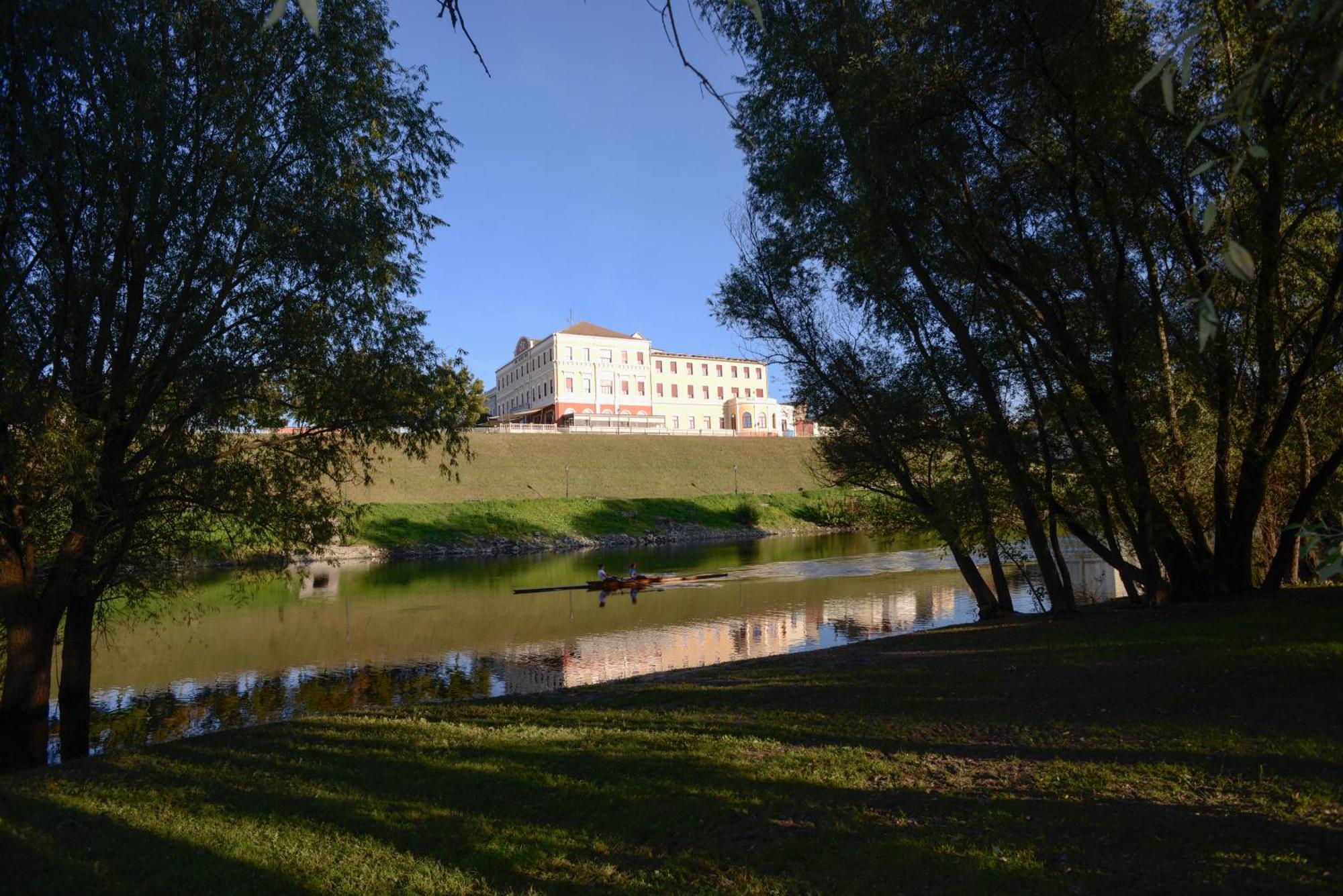 Duna Wellness Hotel 包姚 外观 照片
