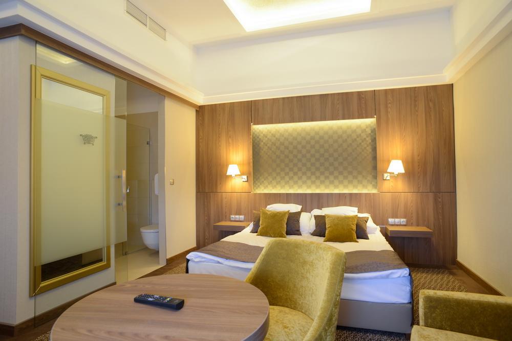 Duna Wellness Hotel 包姚 外观 照片